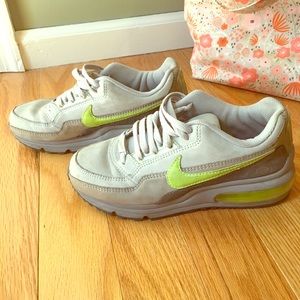 Woman’s Nike air size 7.5.